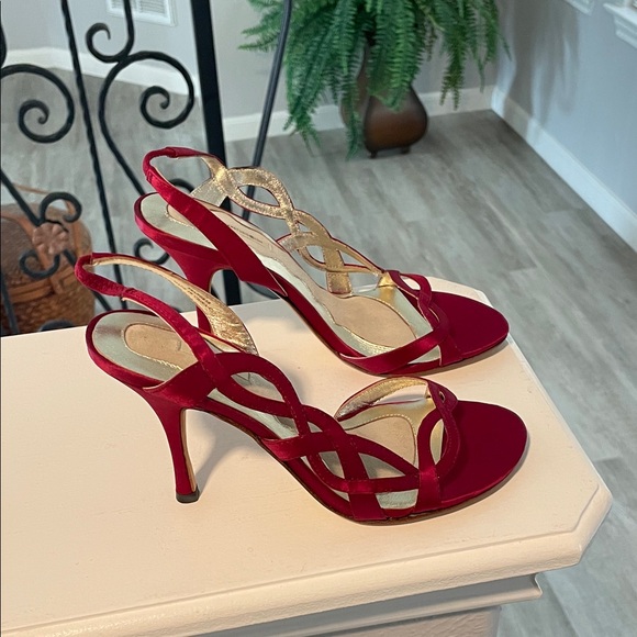 Max Studio Seahorse Red Strappy Heels - Picture 5 of 11